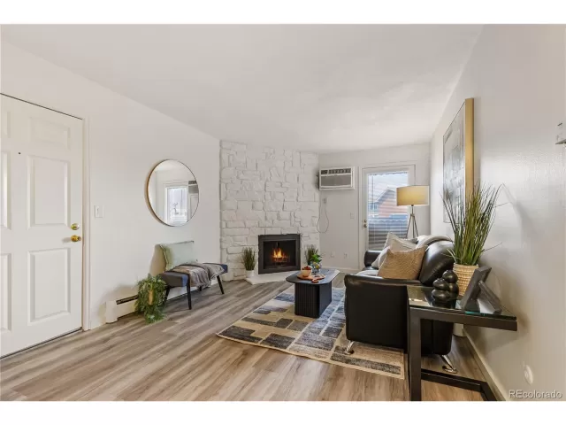 MLS: 9506922 Condo For Sale