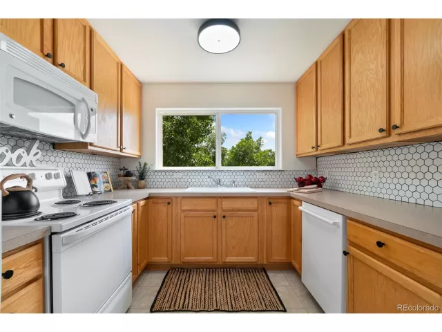 MLS: 9507440 Condo For Sale