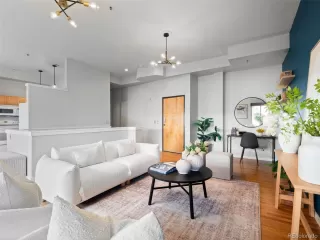 Photo #5: 9509996 Listing