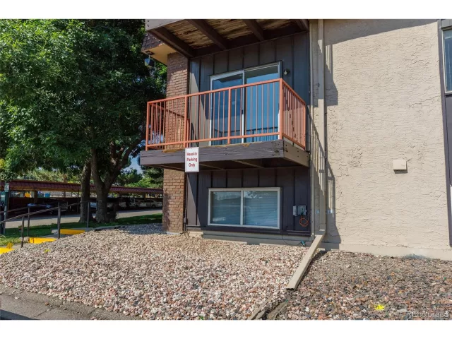 MLS: 9514691 Condo For Sale