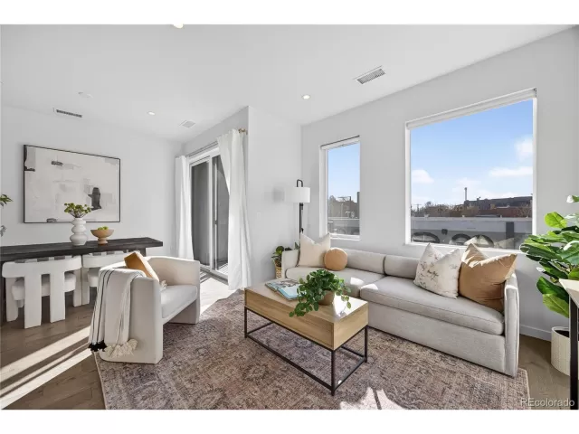 MLS: 9514778 Condo For Sale