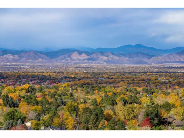 MLS: 9519085 Condo For Sale