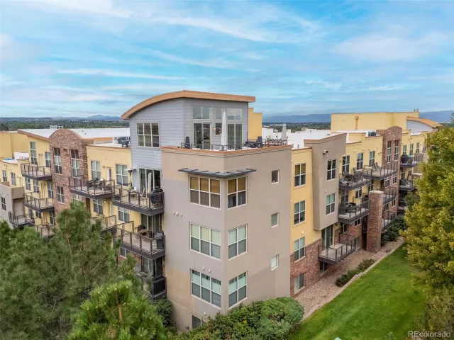 MLS: 9519751 Condo For Sale