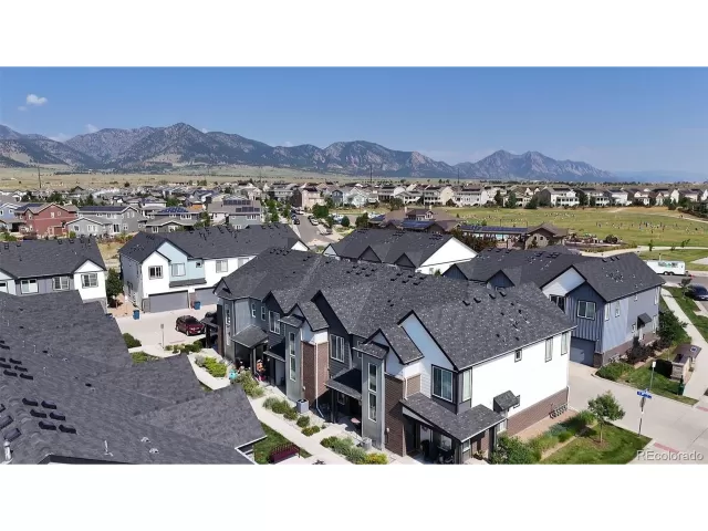 MLS: 9525814 Condo For Sale