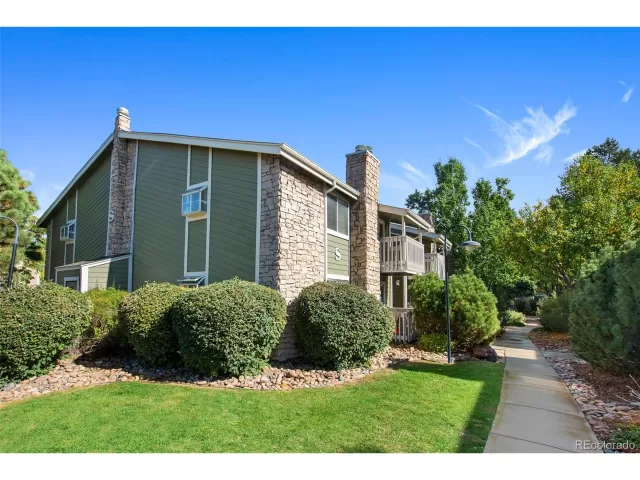 MLS: 9526319 Condo For Sale