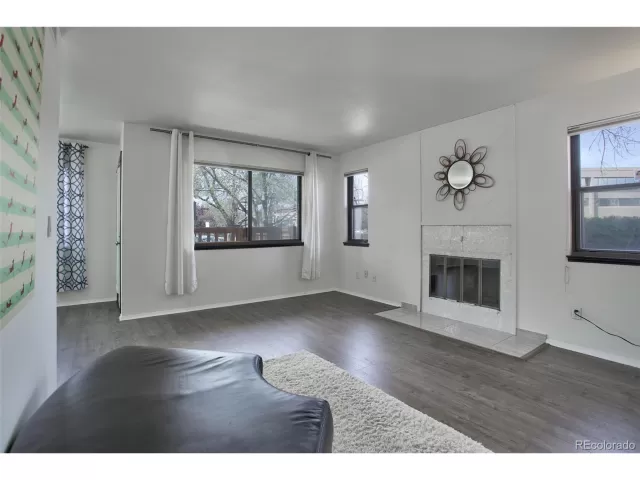 MLS: 9527143 Condo For Sale