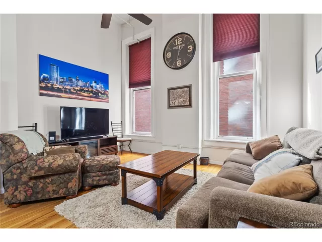 MLS: 9527426 Condo For Sale