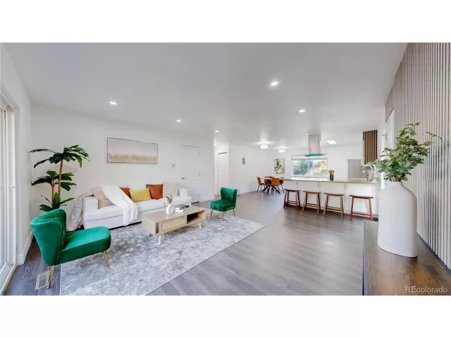 MLS: 9527645 Condo For Sale