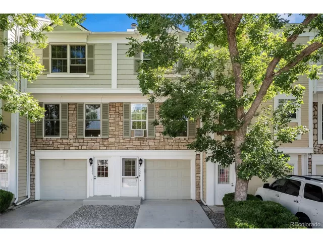 MLS: 9528948 Condo For Sale