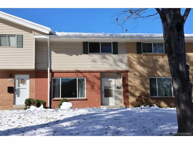 MLS: 9543552 Condo For Sale