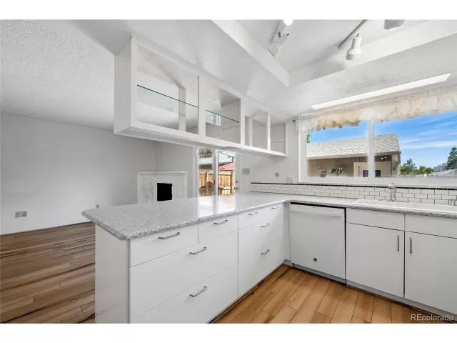 MLS: 9551532 Condo For Sale