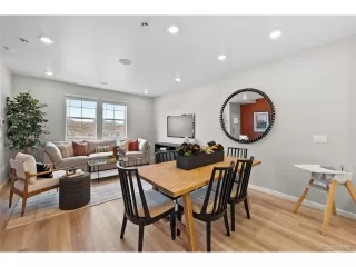 Photo #6: 9551966 Listing