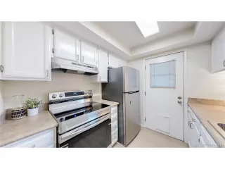 Photo #6: 9557973 Listing