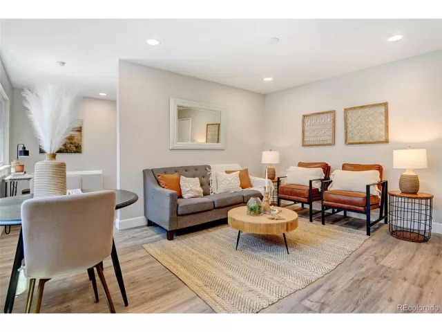 MLS: 9566000 Condo For Sale