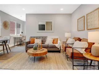 Photo #2: 9566000 Listing 