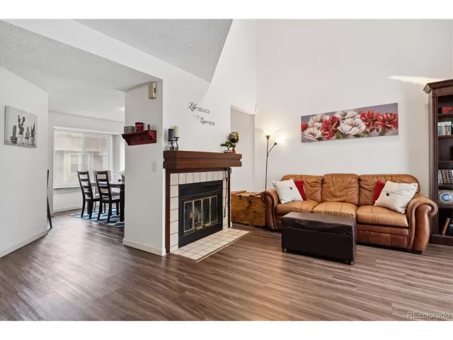 MLS: 9569586 Condo For Sale