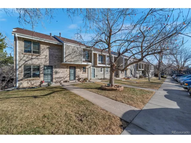MLS: 9571547 Condo For Sale