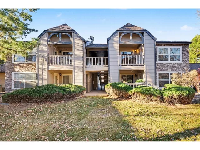 MLS: 9572824 Condo For Sale