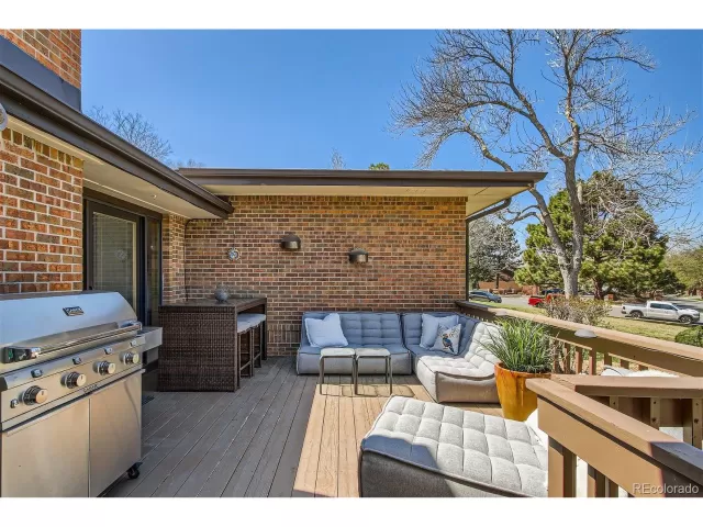 MLS: 9577248 Condo For Sale