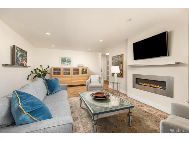 MLS: 9579762 Condo For Sale