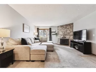 Photo #5: 9580878 Listing