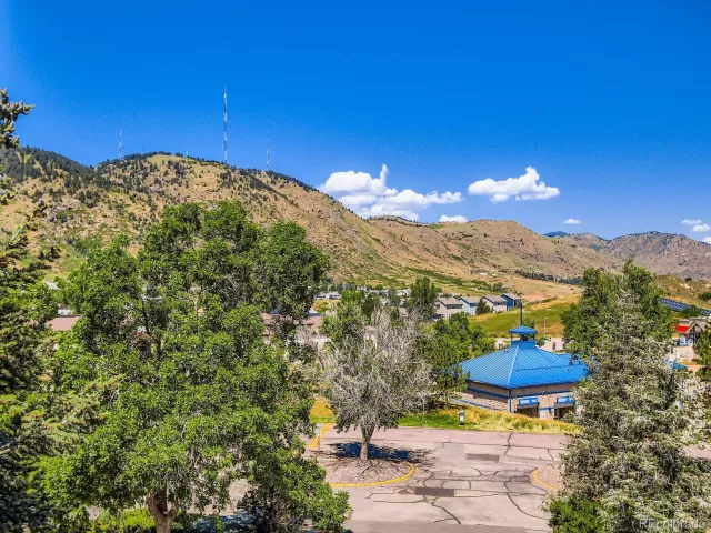 MLS: 9581184 Condo For Sale