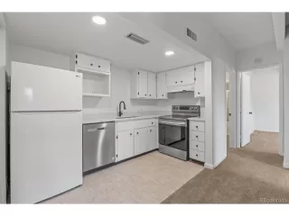 Photo #5: 9582450 Listing