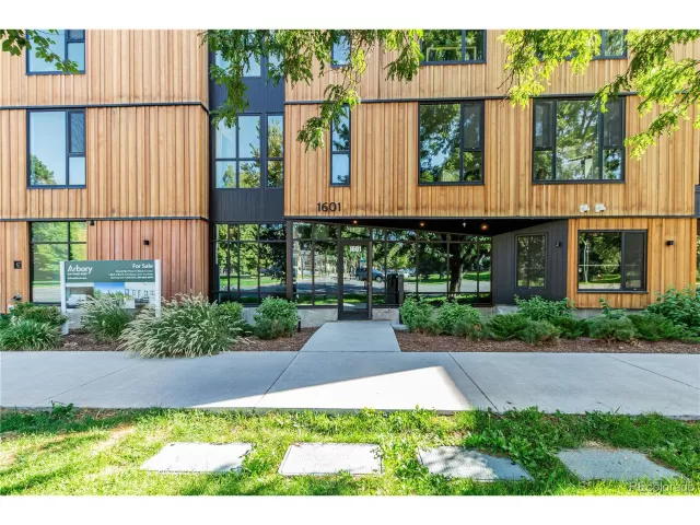 MLS: 9591396 Condo For Sale