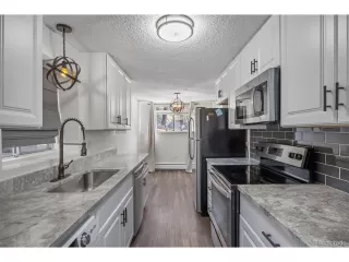 Photo #5: 9592107 Listing