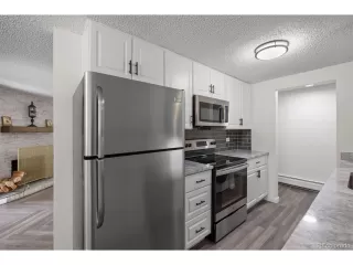 Photo #6: 9592107 Listing