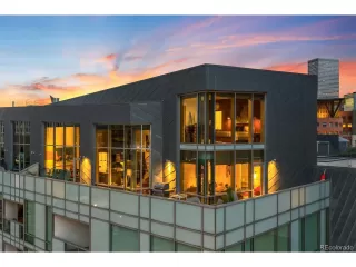 Browse active condo listings in MUSEUM RESIDENCES