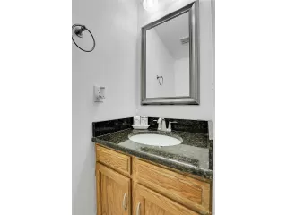 Photo #5: 9611985 Listing