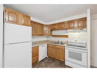 Photo #5: 9612215 Listing