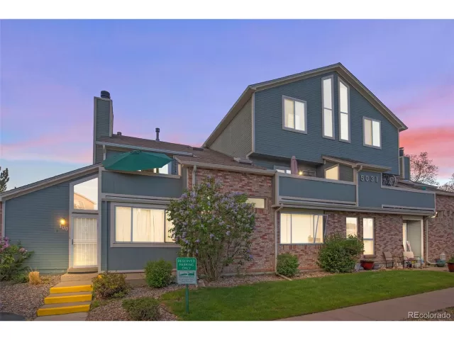 MLS: 9613298 Condo For Sale