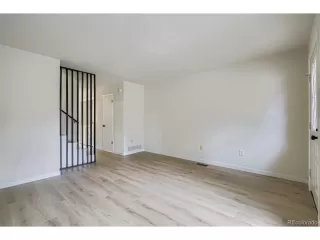 Photo #4: 9617169 Listing