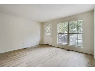 Photo #5: 9617169 Listing