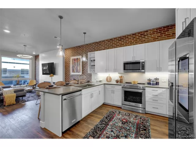 MLS: 9618788 Condo For Sale