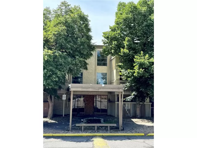 MLS: 9620543 Condo For Sale