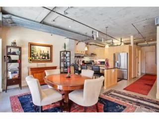 Photo #5: 9629871 Listing