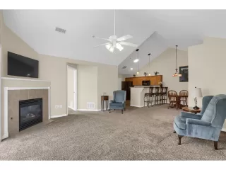 Photo #6: 9636162 Listing