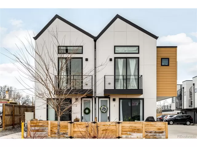 MLS: 9653136 Condo For Sale