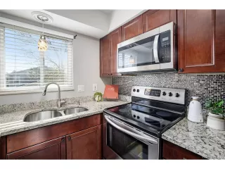 Photo #4: 9656580 Listing