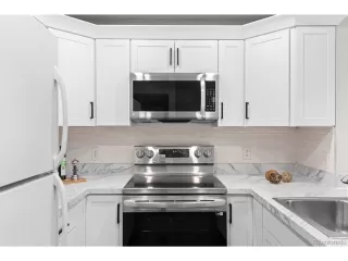 Photo #5: 9658814 Listing 