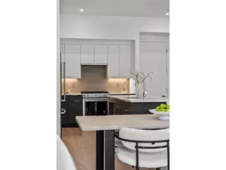 Photo #5: 9661729 Listing 