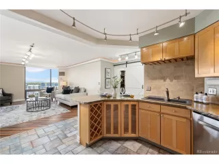 Photo #5: 9662818 Listing