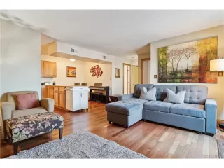 Photo #5: 9663927 Listing