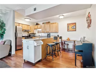 Photo #6: 9663927 Listing