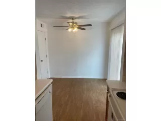 Photo #4: 9667085 Listing