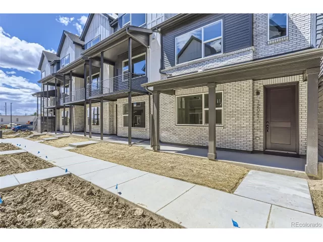 MLS: 9679701 Condo For Sale