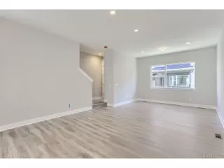 Photo #6: 9679701 Listing